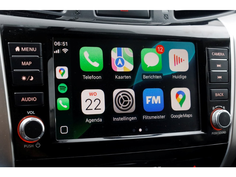 48575405-nissan-navara-21