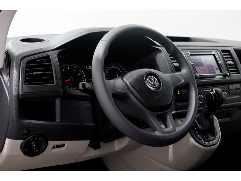 48624615-volkswagen-transporter-14