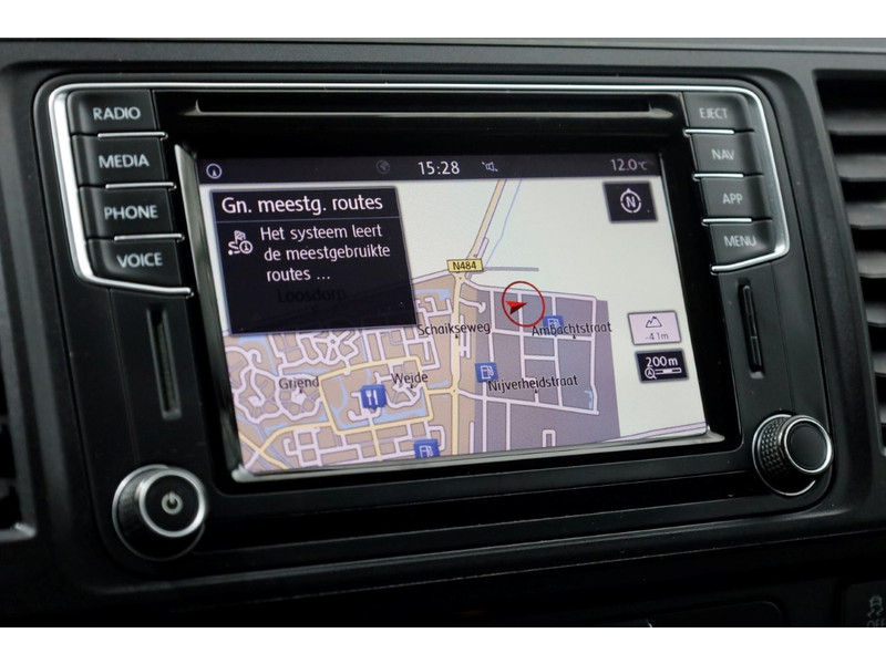 48624615-volkswagen-transporter-15