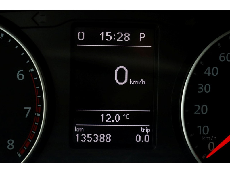 48624615-volkswagen-transporter-17