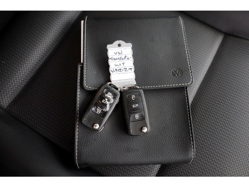 48624615-volkswagen-transporter-8