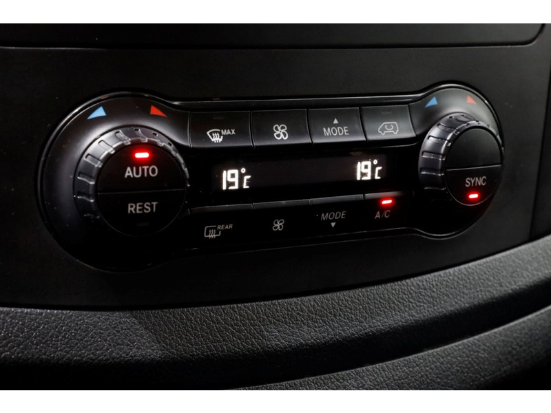 48655367-mercedes-benz-vito-17