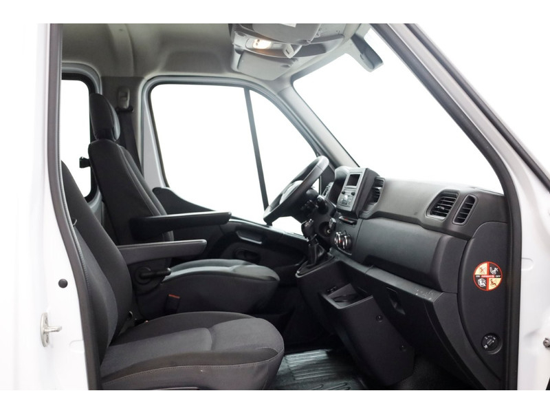 48656123-renault-master-7