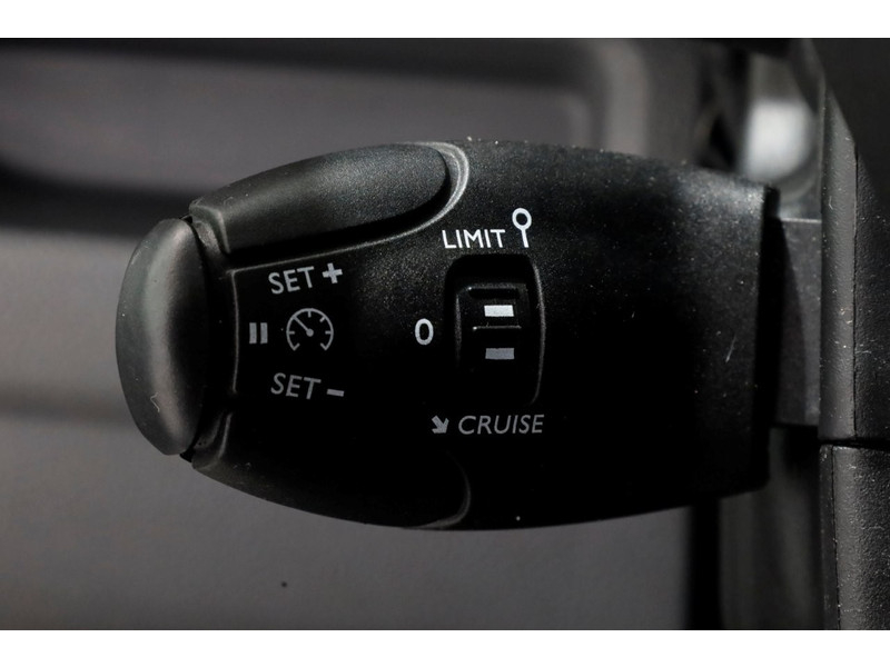 48689848-peugeot-expert-15