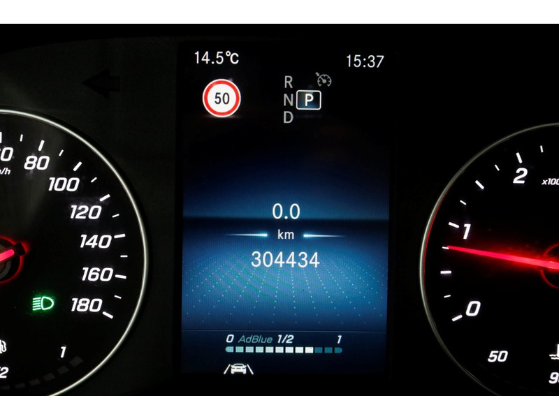 48698797-mercedes-benz-sprinter-16