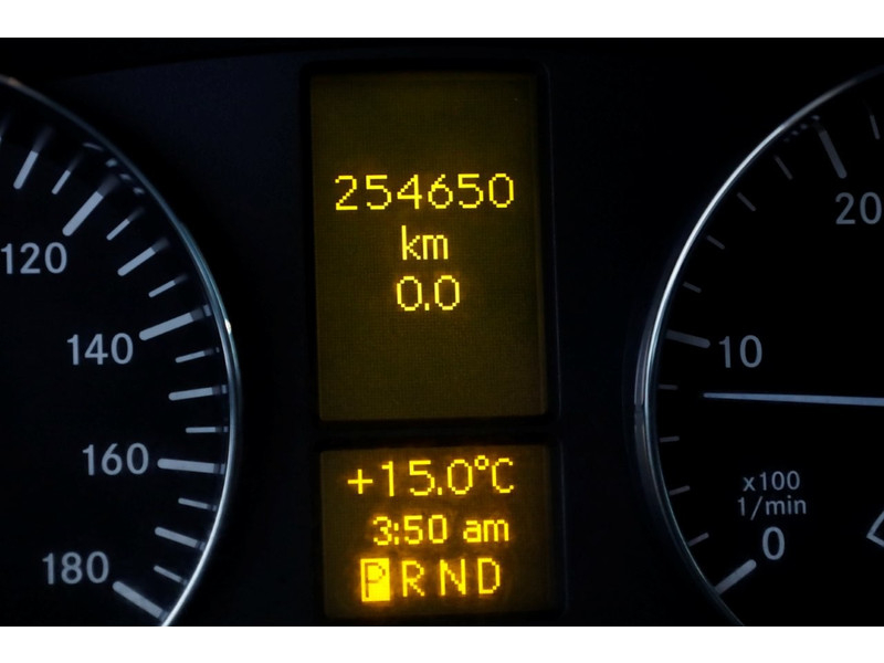 48741993-mercedes-benz-sprinter-16