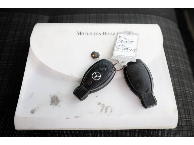 48741993-mercedes-benz-sprinter-6