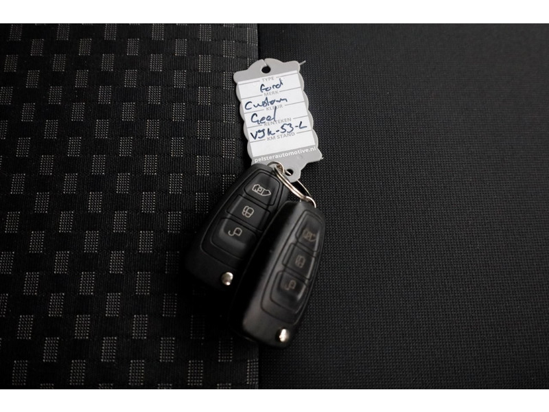 48835402-ford-transit-custom-6