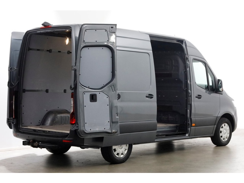 48964004-mercedes-benz-sprinter-12