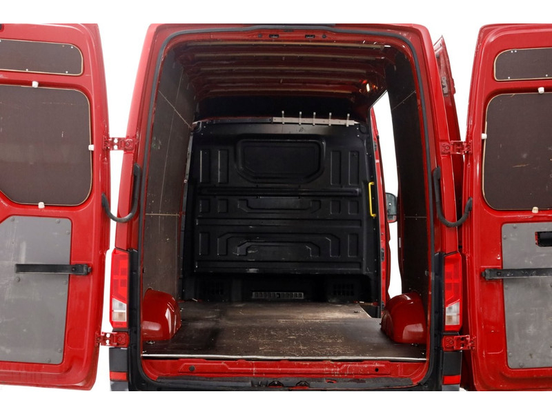 49019185-volkswagen-crafter-5