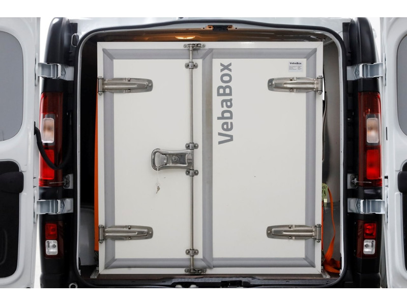 49048433-renault-trafic-11