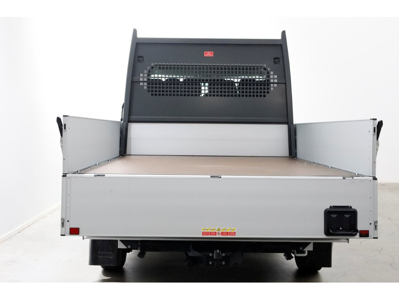 49058645-peugeot-boxer-16