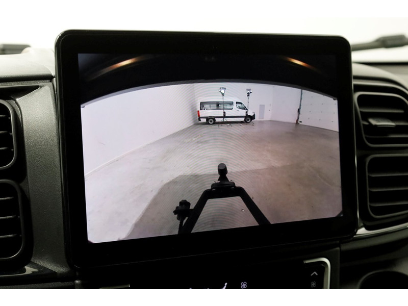 49058645-peugeot-boxer-19