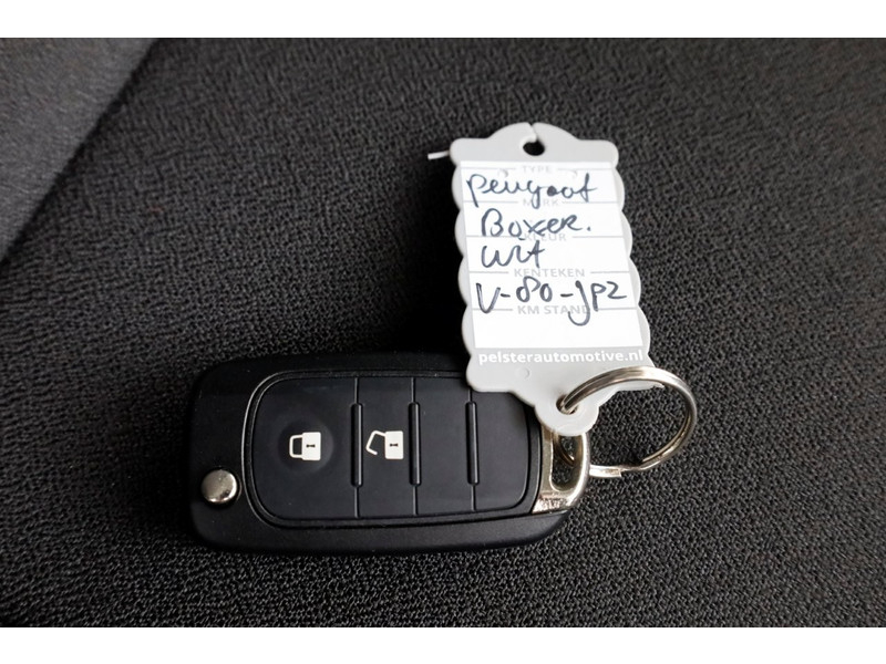 49058645-peugeot-boxer-8