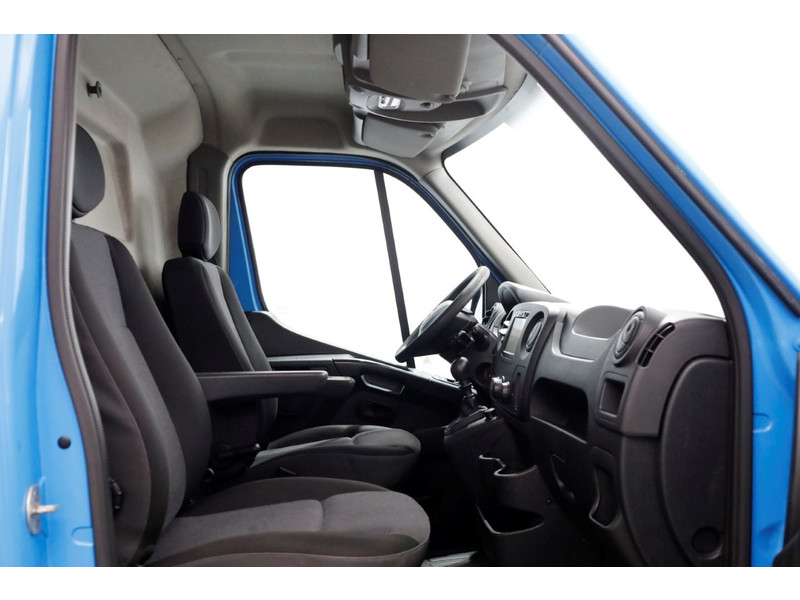 49082458-renault-master-3