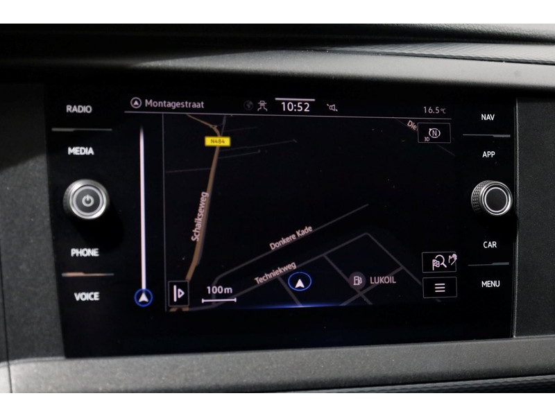 49083188-volkswagen-transporter-15