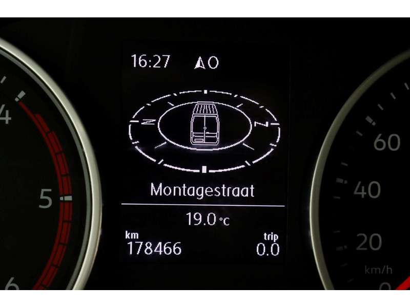 49090085-volkswagen-crafter-17