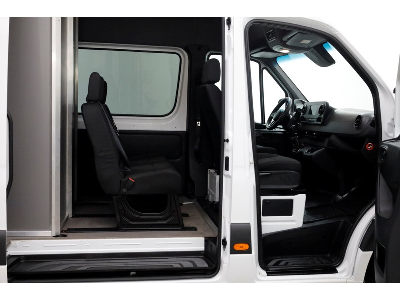 49090605-mercedes-benz-sprinter-3