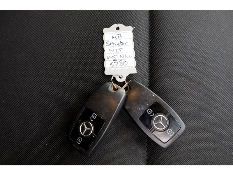 49090605-mercedes-benz-sprinter-8