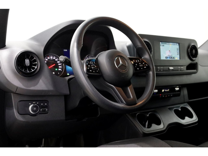 49092065-mercedes-benz-sprinter-13