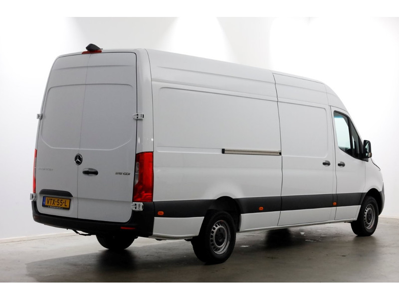 49092065-mercedes-benz-sprinter-2