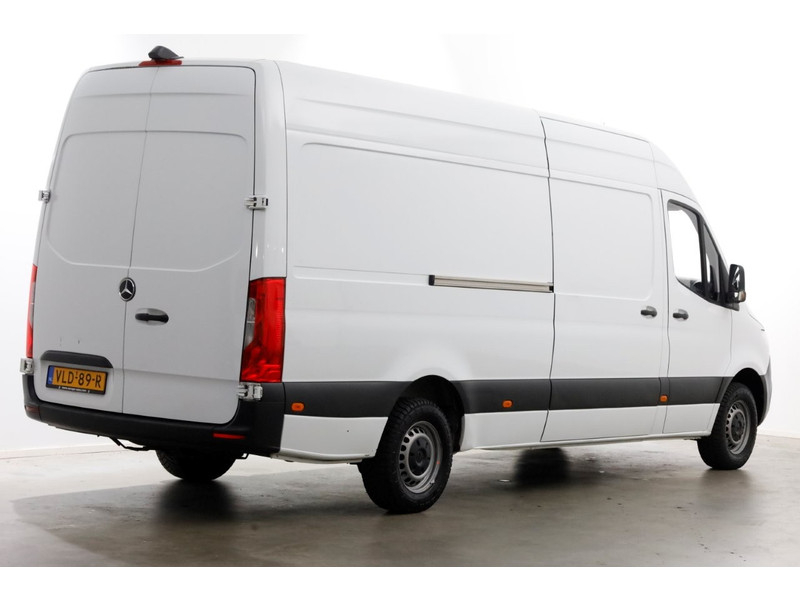 49144472-mercedes-benz-sprinter-2