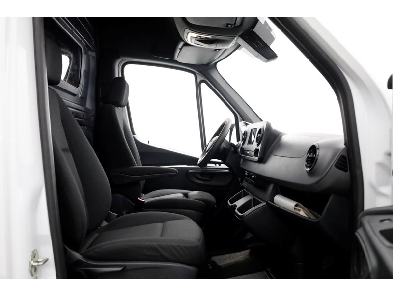 49144472-mercedes-benz-sprinter-3