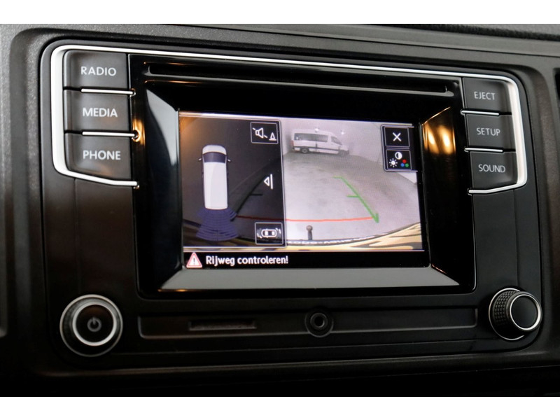 49179500-volkswagen-transporter-15