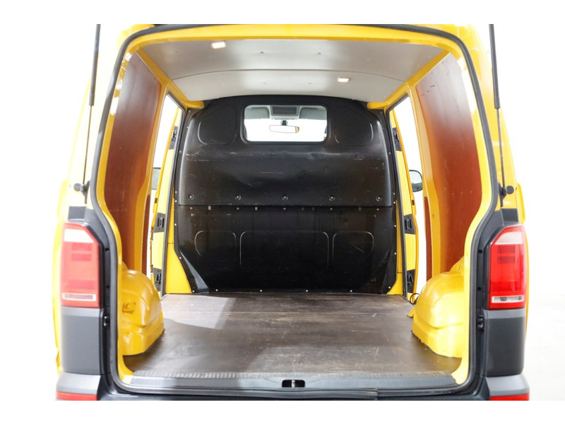 49179500-volkswagen-transporter-6