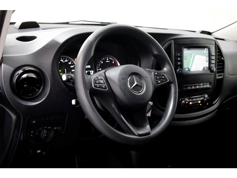 49215685-mercedes-benz-vito-12