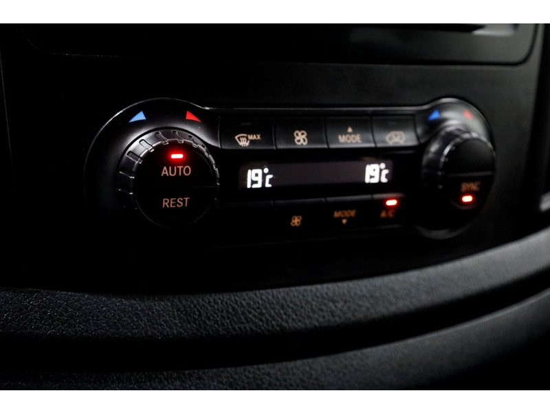 49215685-mercedes-benz-vito-15