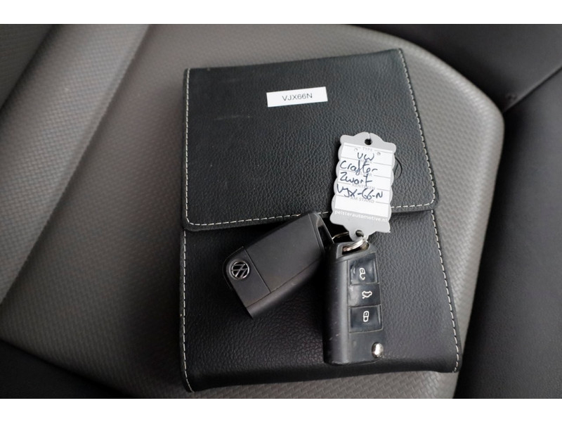 49216371-volkswagen-crafter-8