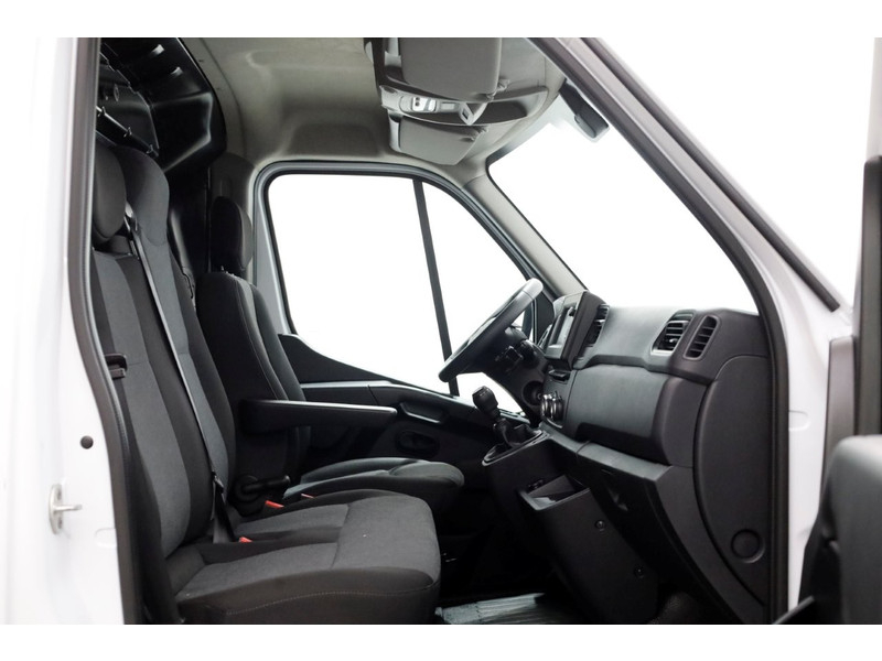 49240851-renault-master-3