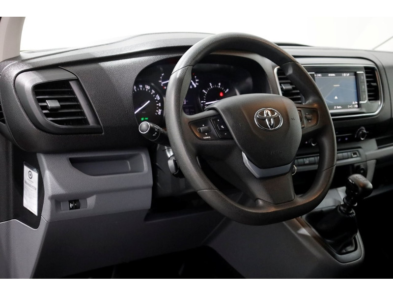 49250694-toyota-proace-12