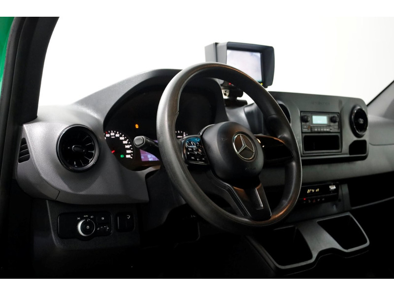 49279548-mercedes-benz-sprinter-13