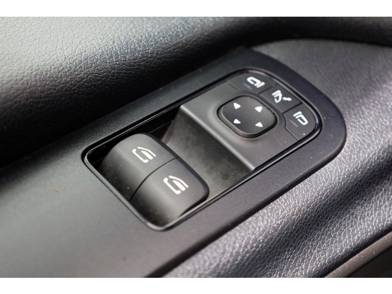 49323207-mercedes-benz-sprinter-17