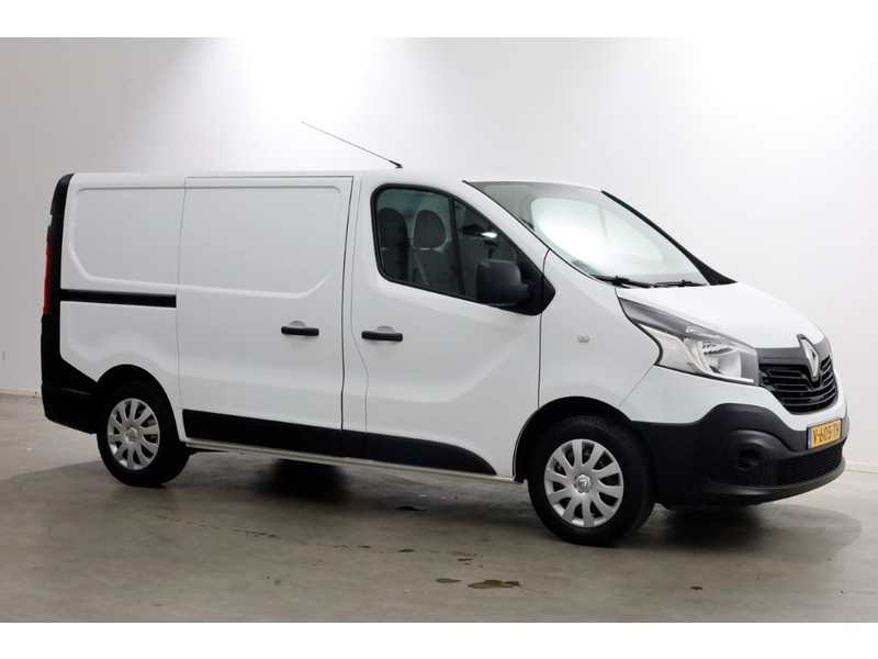 49332984-renault-trafic-10