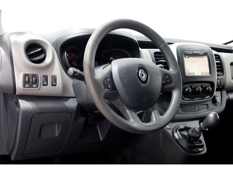 49332984-renault-trafic-12