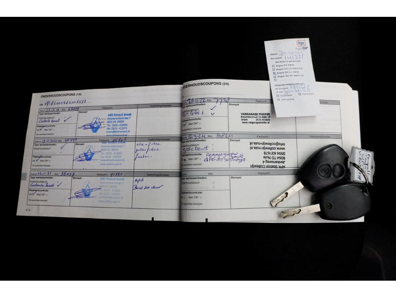 49332984-renault-trafic-6