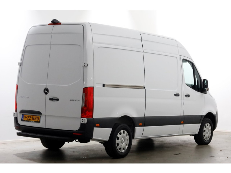 49343392-mercedes-benz-sprinter-2