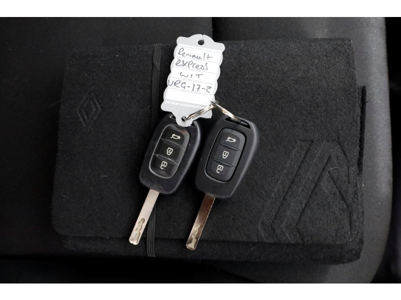 49408161-renault-express-6