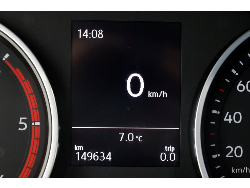 49482666-volkswagen-crafter-14