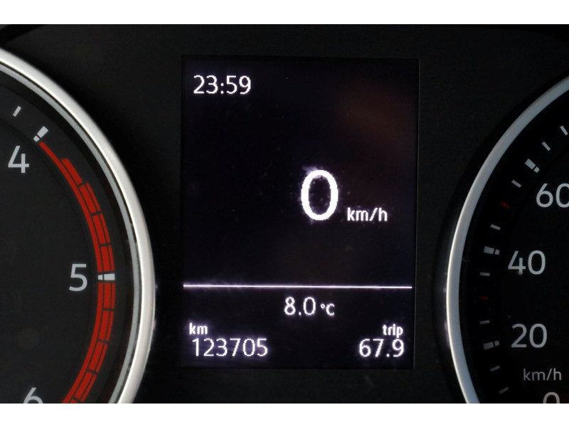 49482867-volkswagen-crafter-13