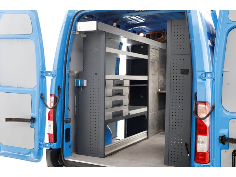 49483578-renault-master-13