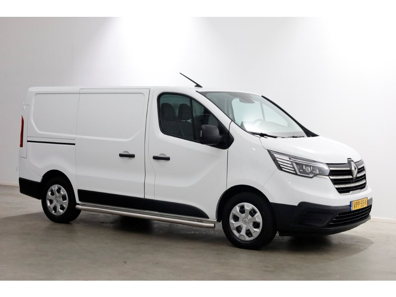 49509595-renault-trafic-10