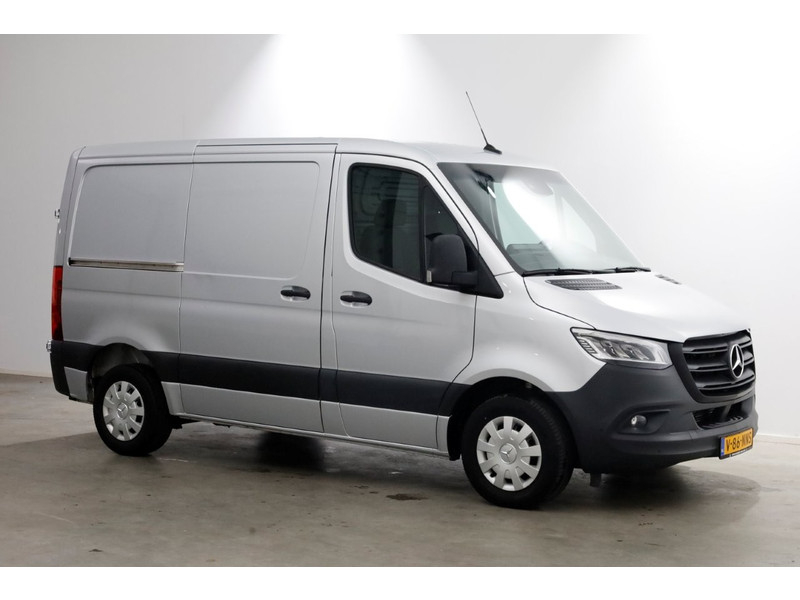 49514467-mercedes-benz-sprinter-10