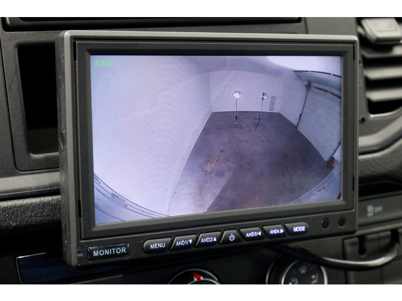 49540328-volkswagen-crafter-13