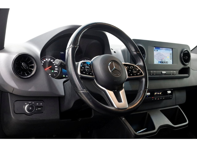 49573381-mercedes-benz-sprinter-17