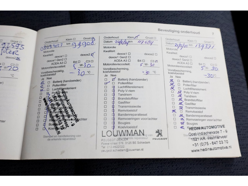 49573899-opel-vivaro-10