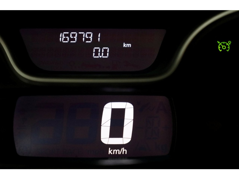 49573900-renault-trafic-17